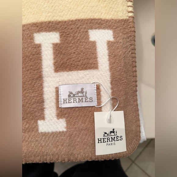 Hermès Avalon Throw Blanket - Camel / Ecru - Wool & Cashmere - Picture 2 of 6